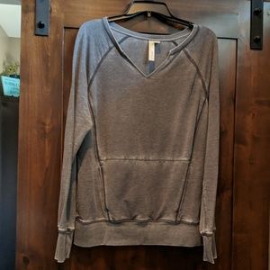 XL distressed grey sweatshirt with front pocket